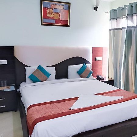 Roomshala 110 Hotel Mulaqaat - Shiv Nadar University Dadri Εξωτερικό φωτογραφία