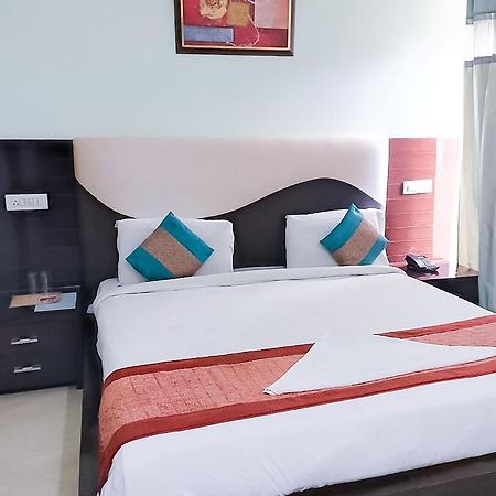 Roomshala 110 Hotel Mulaqaat - Shiv Nadar University Dadri Εξωτερικό φωτογραφία