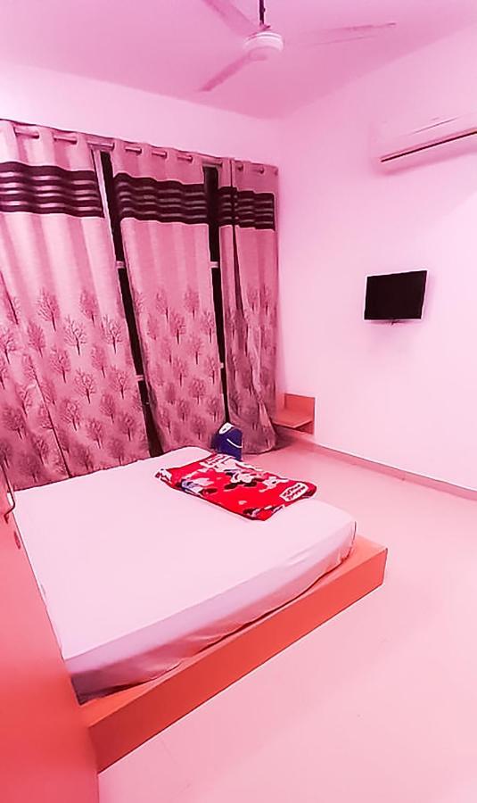 Roomshala 110 Hotel Mulaqaat - Shiv Nadar University Dadri Εξωτερικό φωτογραφία