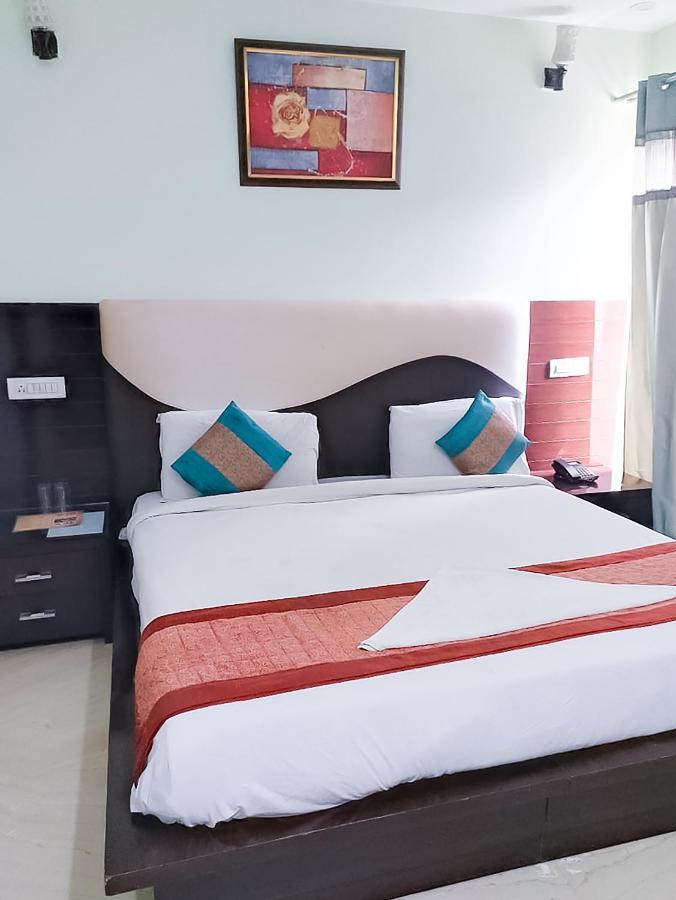Roomshala 110 Hotel Mulaqaat - Shiv Nadar University Dadri Εξωτερικό φωτογραφία